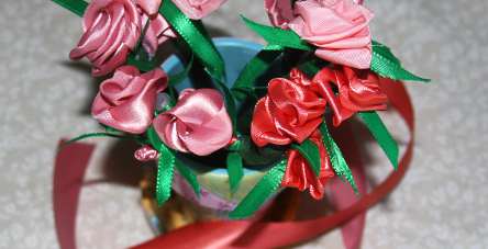 Ribbon roses easy Mothers Day craft.